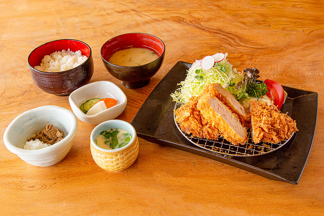 ロースカツ定食